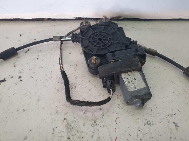 ELEVALUNAS DELANTERO DERECHO