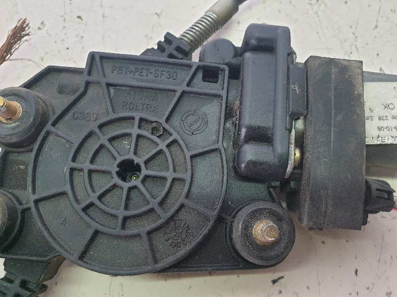 ELEVALUNAS DELANTERO DERECHO