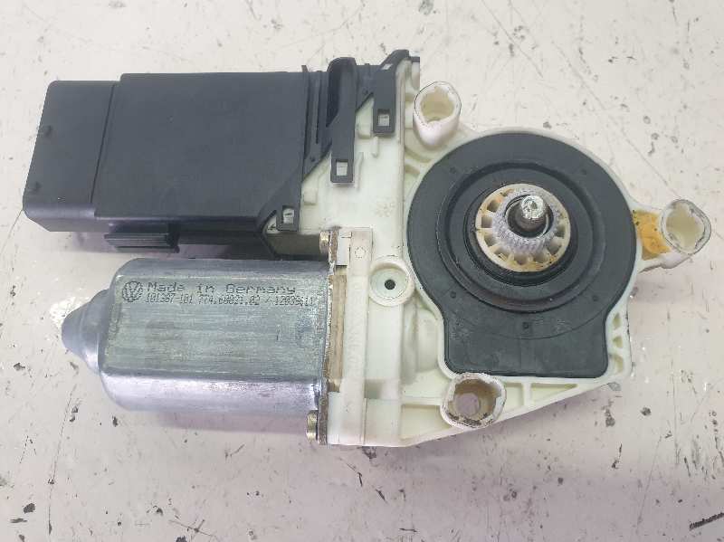 MOTOR ELEVALUNAS DELANTERO IZQUIERDO