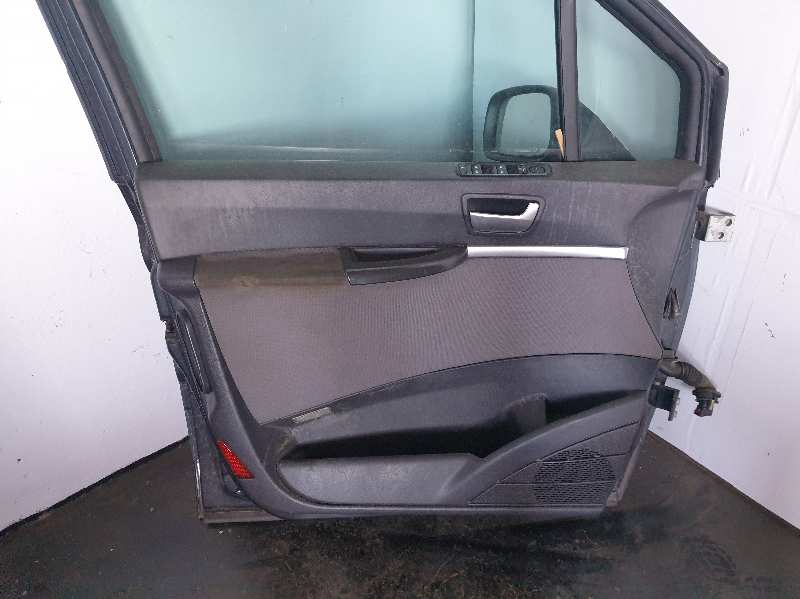 GUARNECIDO PUERTA DELANTERA IZQUIERDA