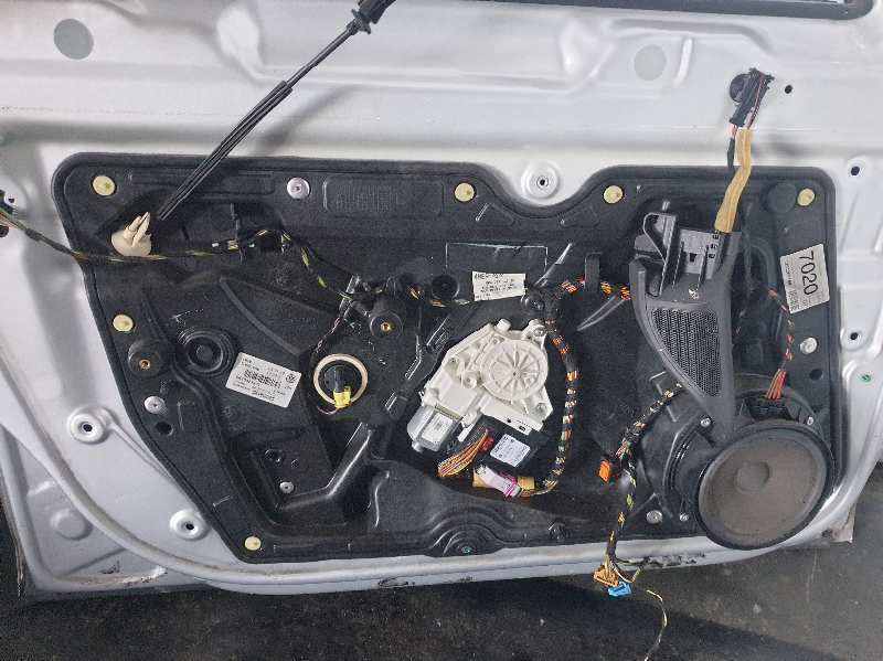 ELEVALUNAS DELANTERO IZQUIERDO