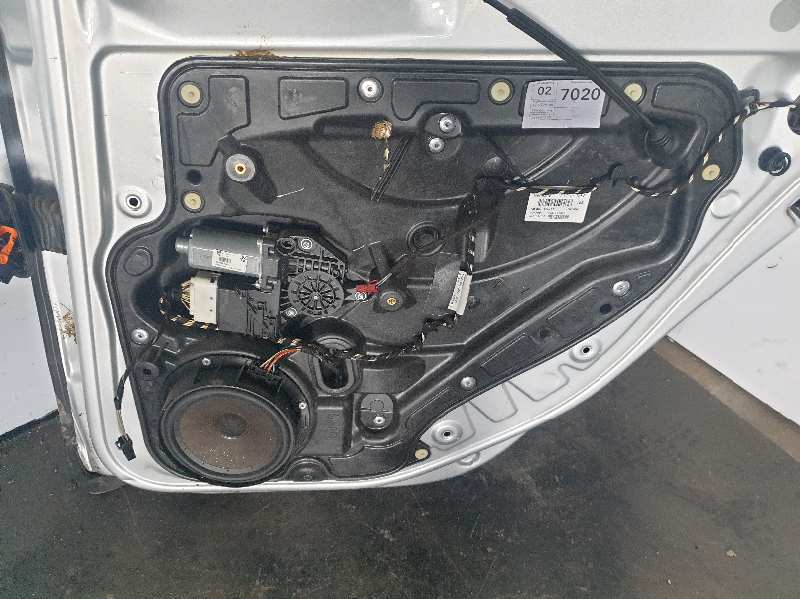 ELEVALUNAS TRASERO DERECHO