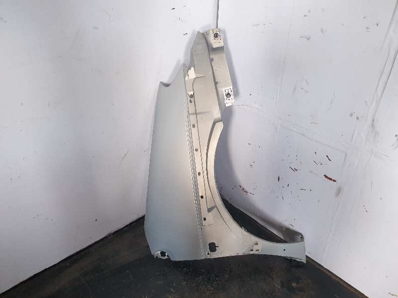 ALETA DELANTERA DERECHA