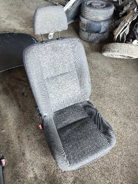 ASIENTO DELANTERO IZQUIERDO