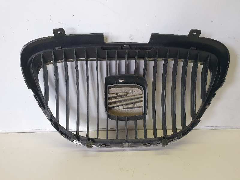 REJILLA PARAGOLPES DELANTERO