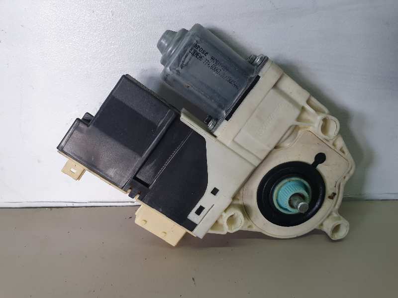 MOTOR ELEVALUNAS DELANTERO DERECHO