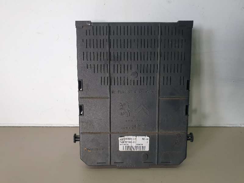 CAJA RELES / FUSIBLES