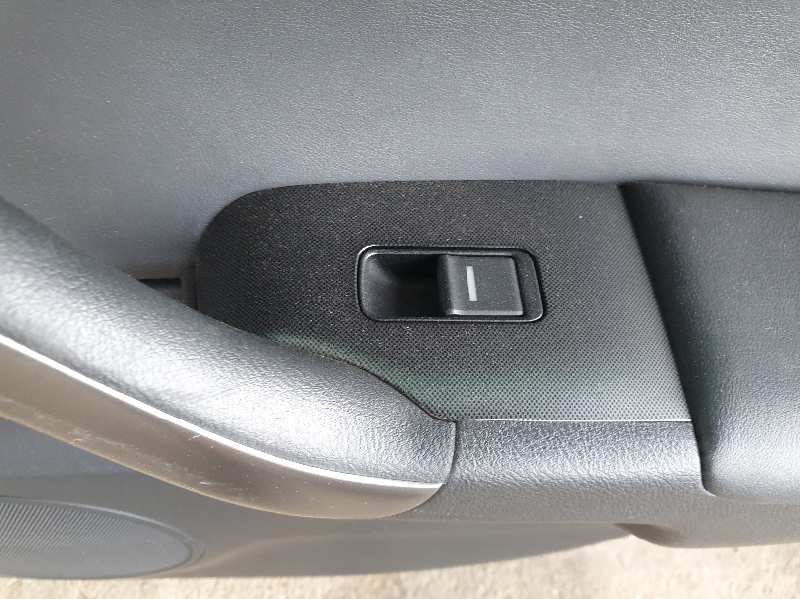 MANDO ELEVALUNAS TRASERO DERECHO