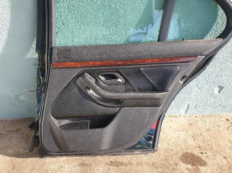 GUARNECIDO PUERTA TRASERA DERECHA