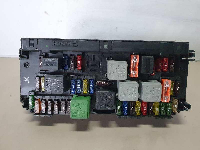 CAJA RELES / FUSIBLES