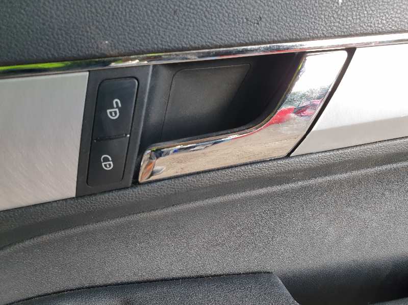 MANETA INTERIOR DELANTERA DERECHA