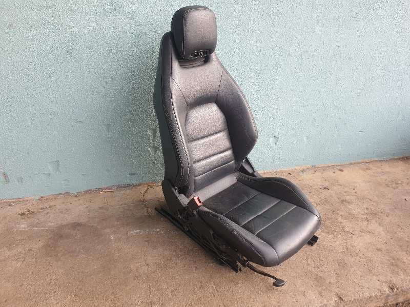 ASIENTO DELANTERO IZQUIERDO