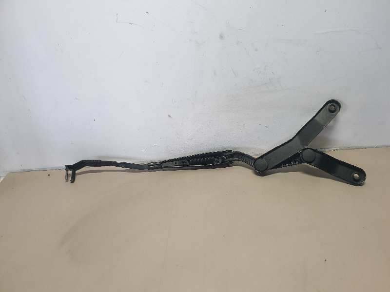 BRAZO LIMPIA DELANTERO DERECHO