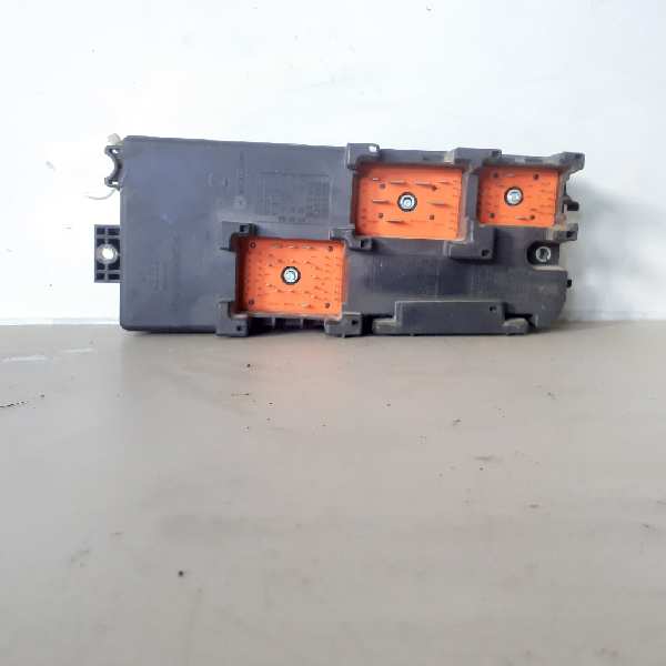 CAJA RELES / FUSIBLES