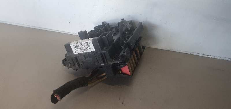 CAJA RELES / FUSIBLES