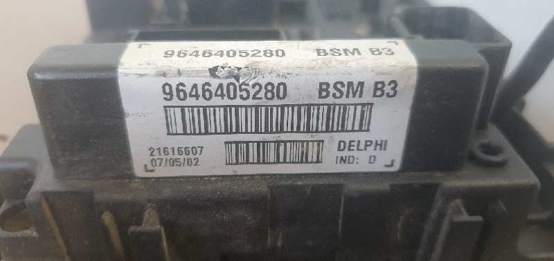 CAJA RELES / FUSIBLES