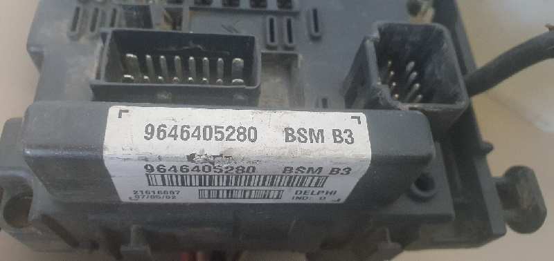 CAJA RELES / FUSIBLES