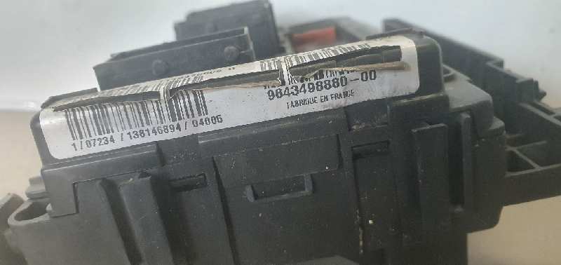 CAJA RELES / FUSIBLES