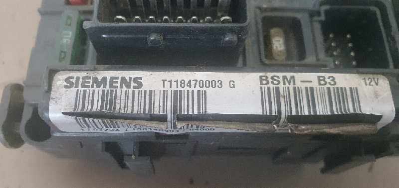 CAJA RELES / FUSIBLES