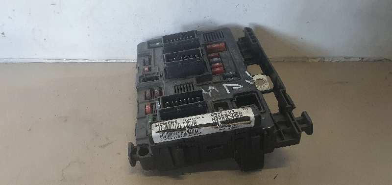 CAJA RELES / FUSIBLES