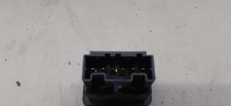 MANDO ELEVALUNAS DELANTERO DERECHO