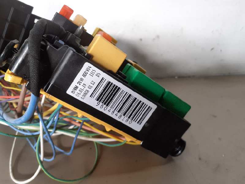 CAJA RELES / FUSIBLES