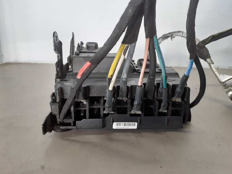 CAJA RELES / FUSIBLES