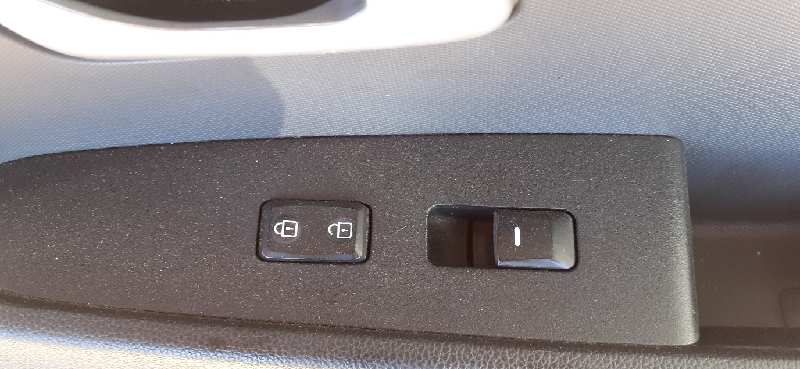 ELEVALUNAS DELANTERO DERECHO