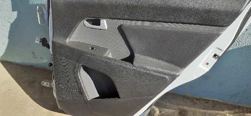 GUARNECIDO PUERTA TRASERA DERECHA