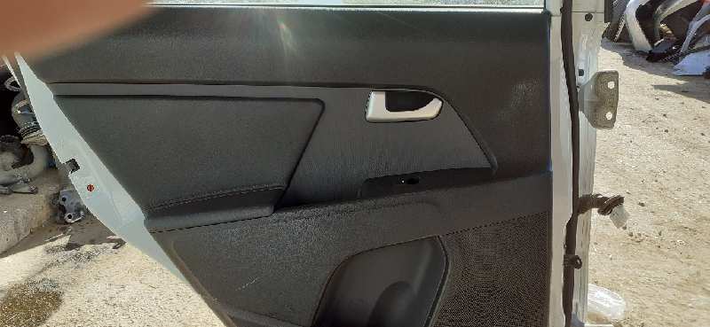 GUARNECIDO PUERTA TRASERA IZQUIERDA