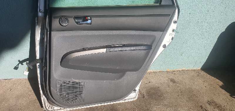 GUARNECIDO PUERTA TRASERA DERECHA