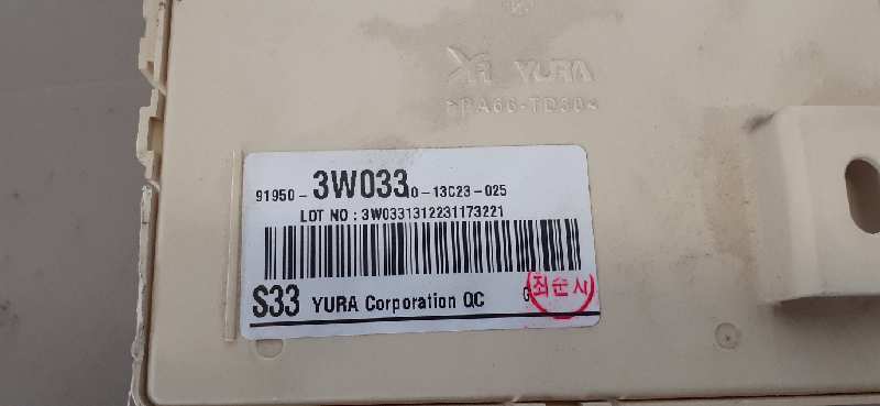 CAJA RELES / FUSIBLES