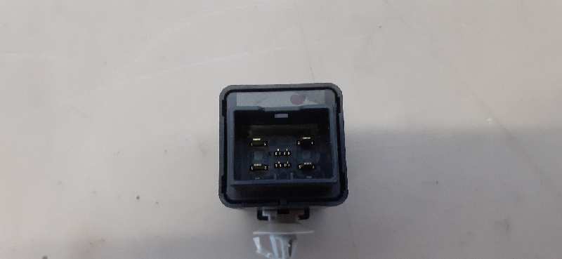 CAJA RELES / FUSIBLES