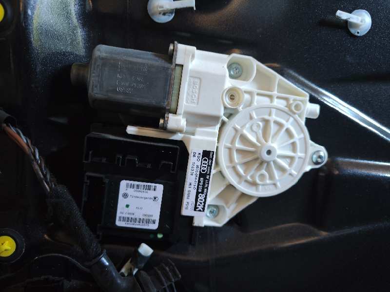 MOTOR ELEVALUNAS DELANTERO DERECHO