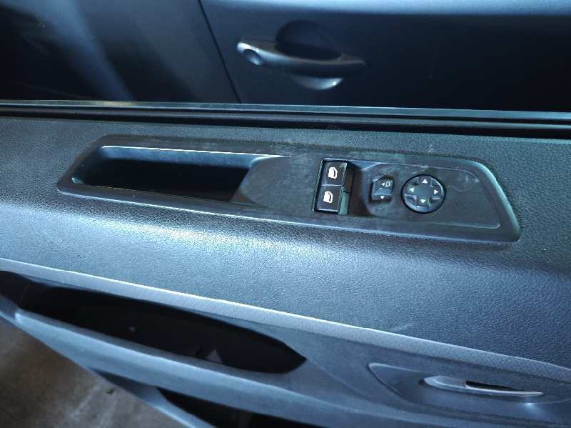 ELEVALUNAS DELANTERO IZQUIERDO