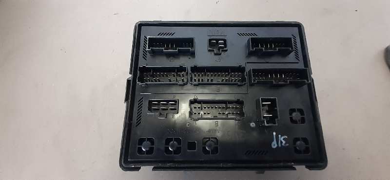 CAJA RELES / FUSIBLES