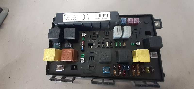 CAJA RELES / FUSIBLES