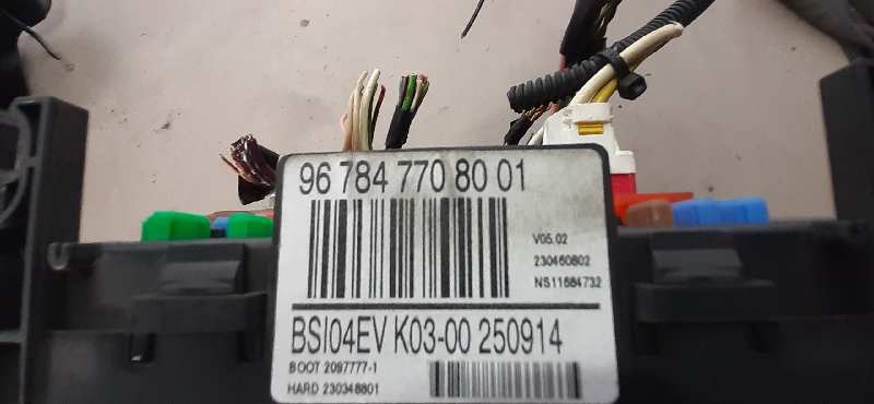 CAJA RELES / FUSIBLES