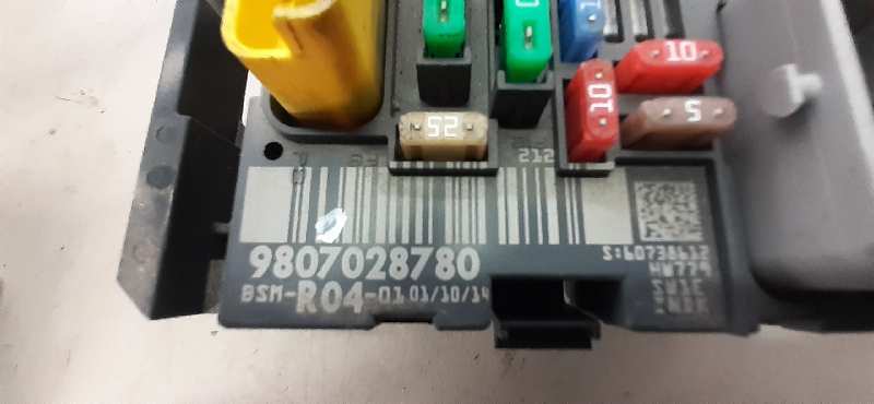 CAJA RELES / FUSIBLES