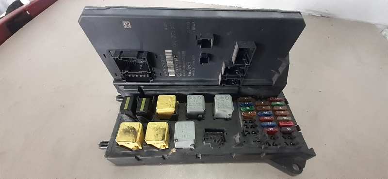 CAJA RELES / FUSIBLES