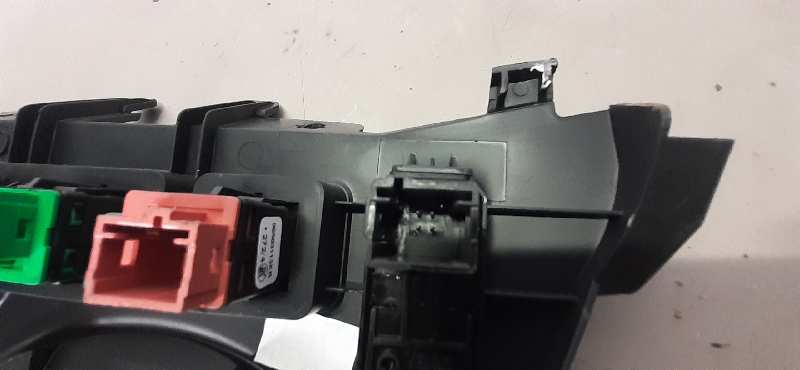 MANDO ELEVALUNAS DELANTERO IZQUIERDO 