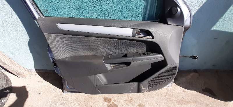 GUARNECIDO PUERTA DELANTERA IZQUIERDA