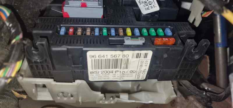 CAJA RELES / FUSIBLES