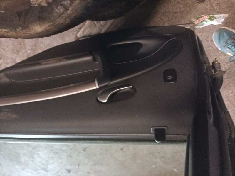 ELEVALUNAS TRASERO DERECHO