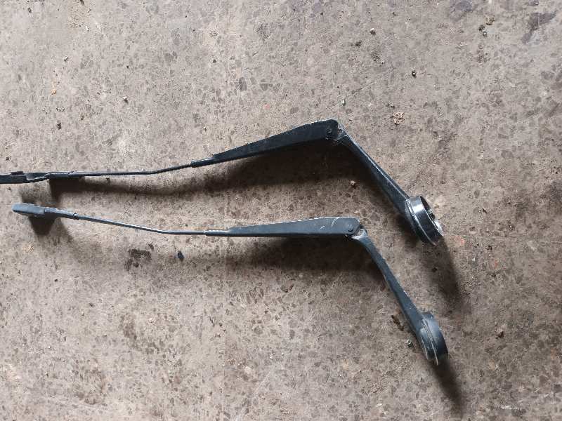 BRAZO LIMPIA DELANTERO IZQUIERDO