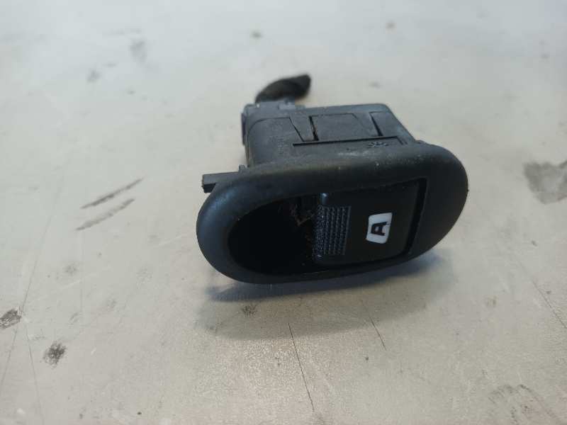 MANDO ELEVALUNAS DELANTERO DERECHO