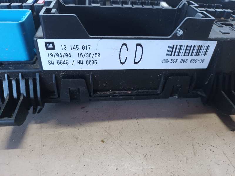 CAJA RELES / FUSIBLES