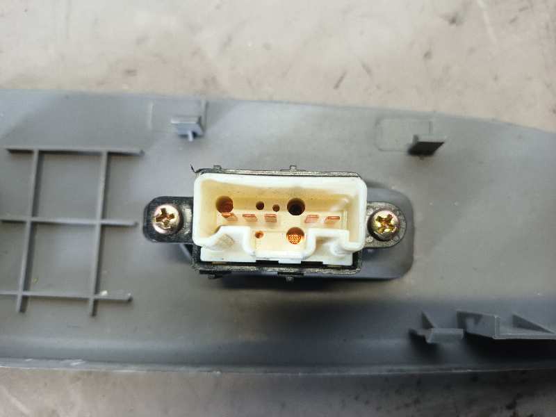 MANDO ELEVALUNAS DELANTERO DERECHO