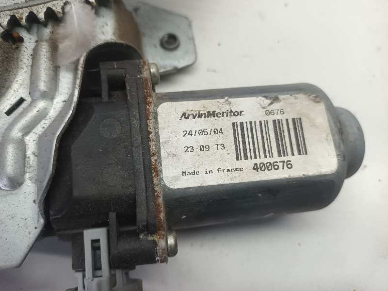 ELEVALUNAS DELANTERO DERECHO