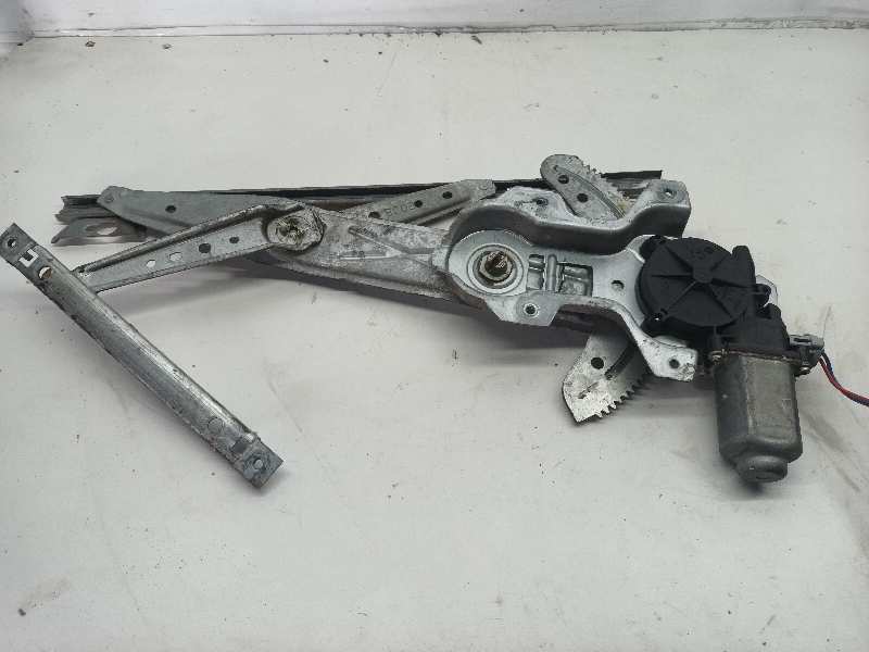 ELEVALUNAS DELANTERO DERECHO